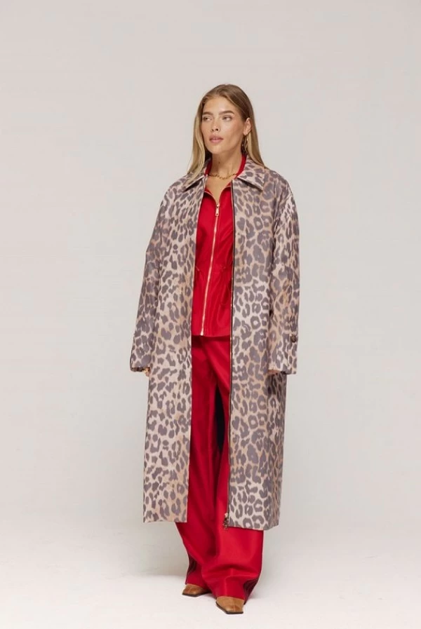 chaqueta trench maxi leopardo