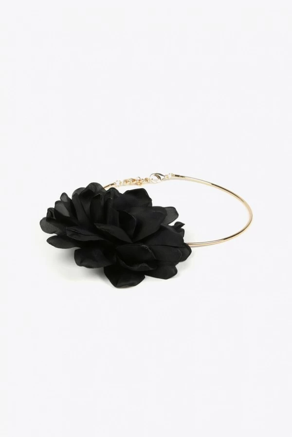 Collar Aro Dorado con Maxi Flor Negra Lola Casademunt