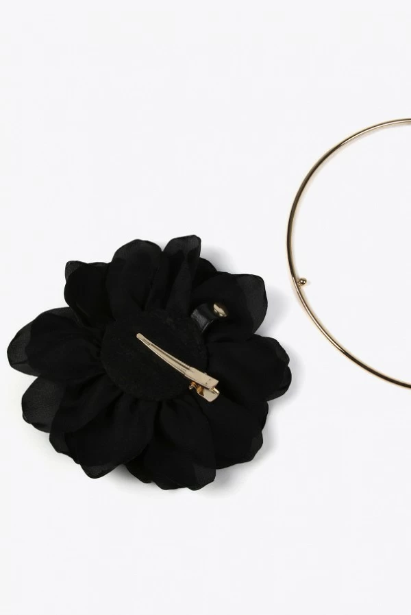 Collar Aro Dorado con Maxi Flor Negra Lola Casademunt