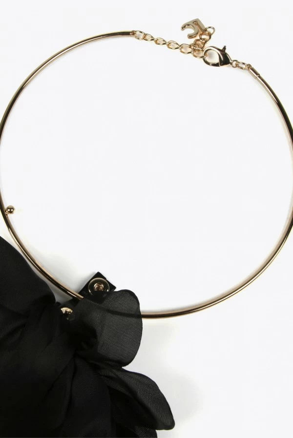 Collar Aro Dorado con Maxi Flor Negra Lola Casademunt