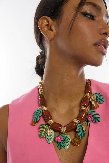 Collar Corto con Charms Tropicales Lola Casademunt