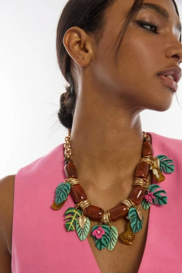 Collar Corto con Charms Tropicales Lola Casademunt Collar Corto con Charms Tropicales Lola Casademunt