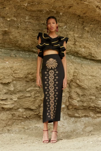 Conjunto Maldivas Coosy negro bordado