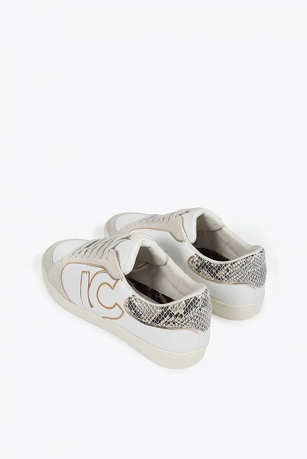 Deportiva con detalles en efecto serpiente y piel