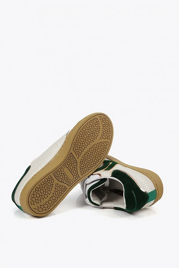 Deportiva con detalles en efecto serpiente y piel