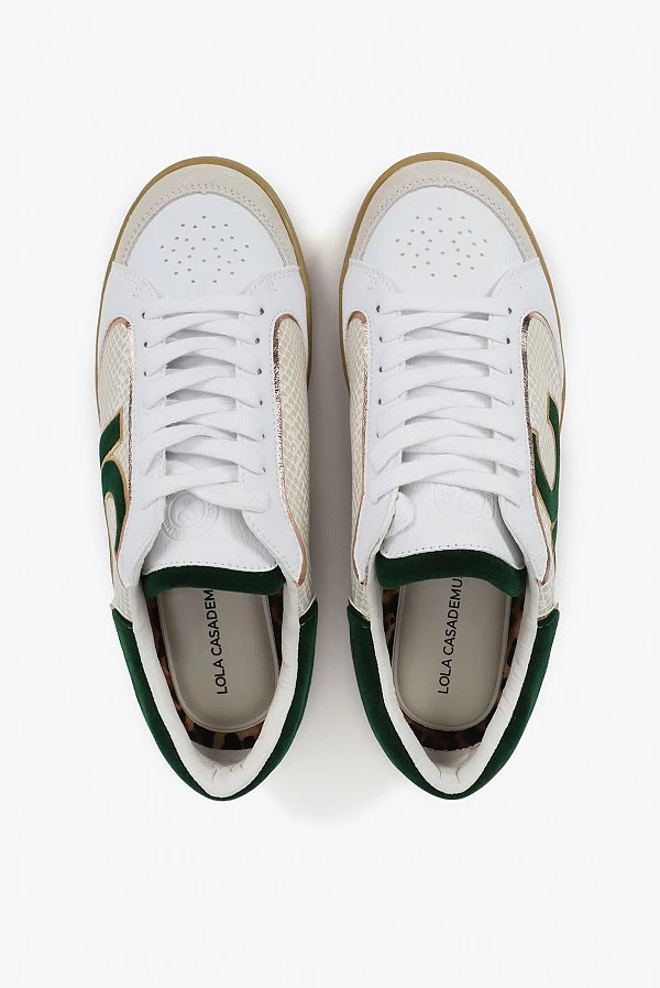 Deportiva con detalles en efecto serpiente y piel