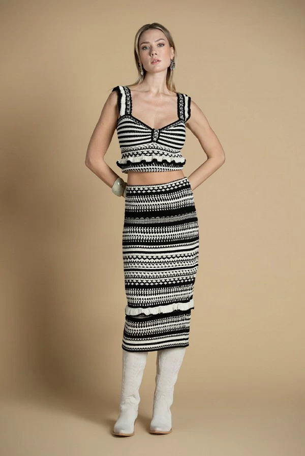 Falda midi de croché blanco y negro Sahoco