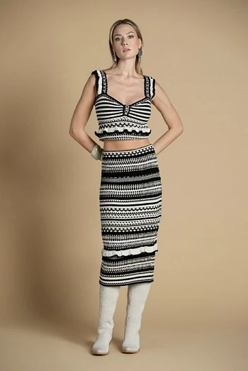 Falda midi de croché blanco y negro Sahoco