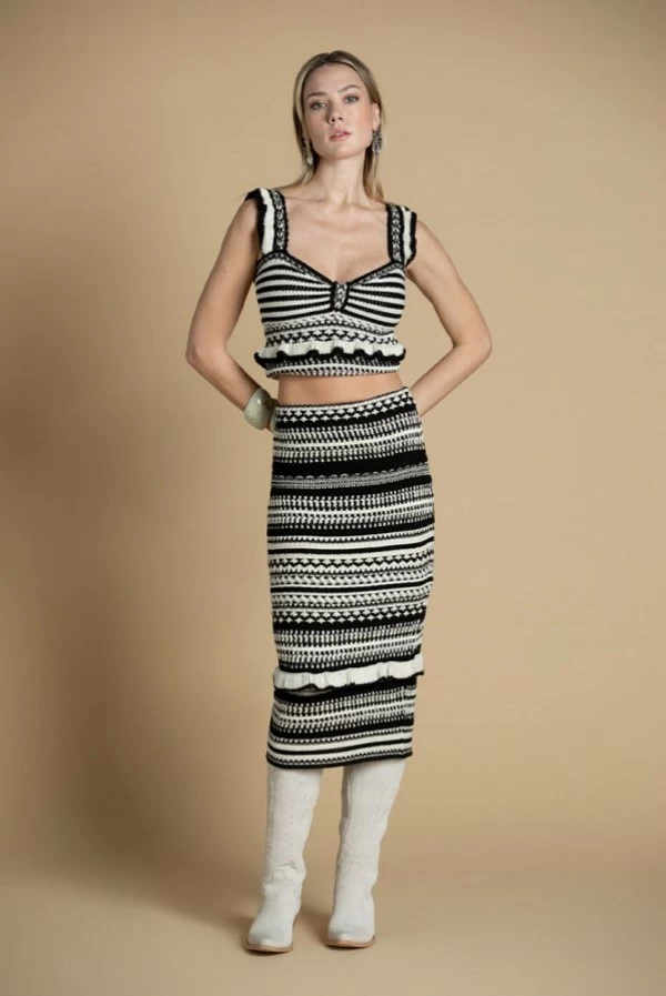 Falda midi de croché blanco y negro Sahoco