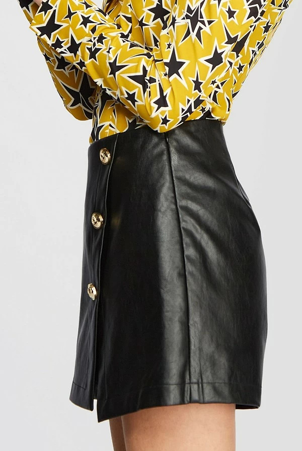falda pantalon ecopiel negro con botones dorados minueto
