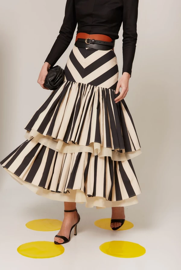 Falda RÚNICA Beige/Negro Midi – Coosy