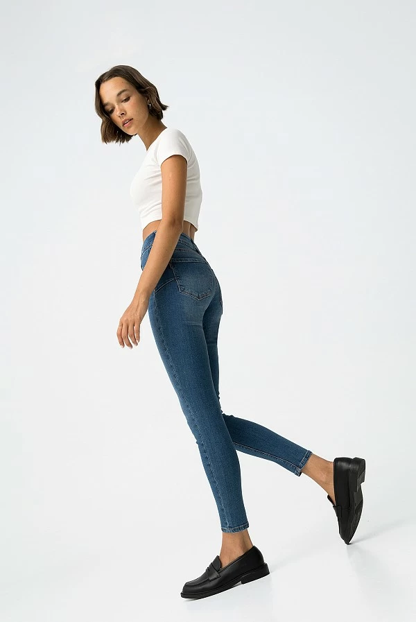 Jeans ajustados de tiro medio con efecto push-up – Tiffosi