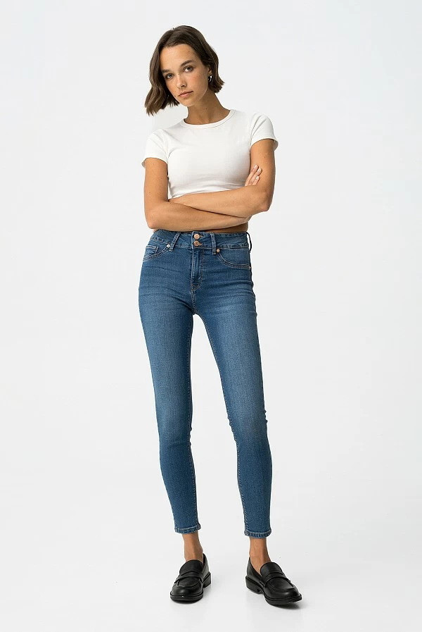 Jeans ajustados de tiro medio con efecto push-up – Tiffosi