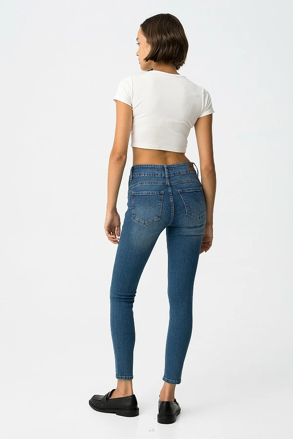 Jeans ajustados de tiro medio con efecto push-up – Tiffosi
