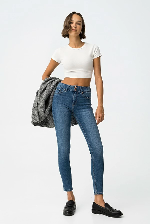 Jeans ajustados de tiro medio con efecto push-up – Tiffosi