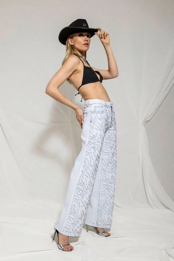 Jeans Anchos con Strass en Motivo Cebra