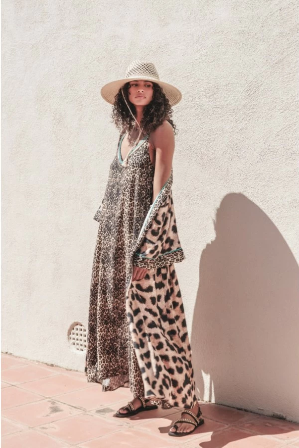 Kurta larga con estampado animal y pedrería lola casademunt