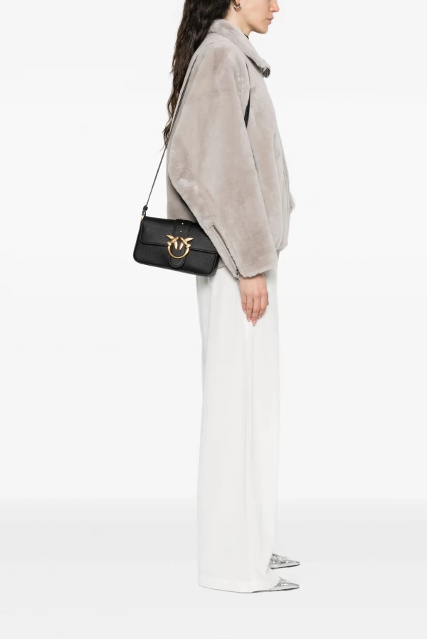 Mini bolso negro Love One Slouchy de PINKO con hebilla dorada