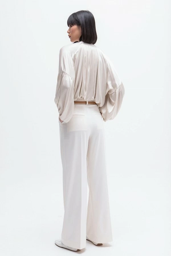 Pantalón beige claro de tiro alto y corte ancho masavi