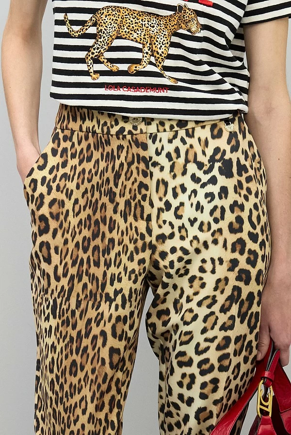 Pantalón Flare Cropped con Estampado Animal