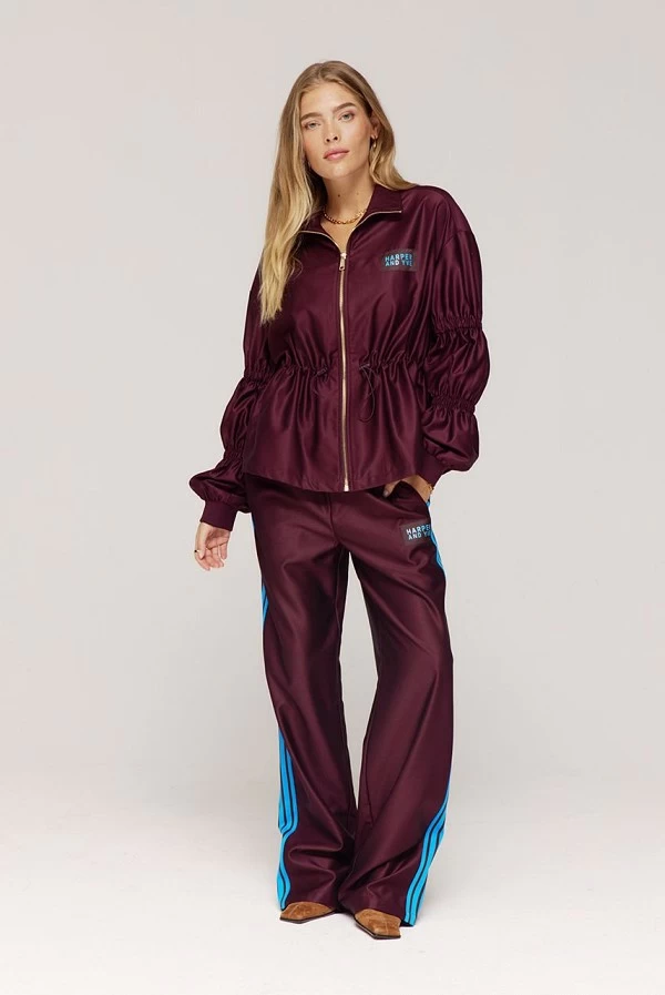 Pantalón Hana recto de tiro alto en tono chocolate oscuro –harper and yve