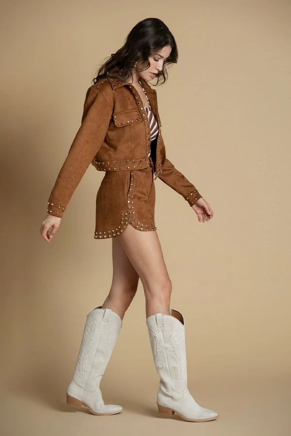 Pantalón Marrón con Tachuelas Doradas Sahoco