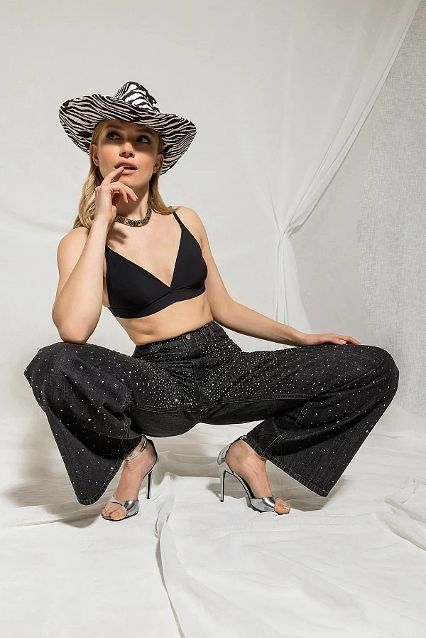 Pantalón Tejano Negro con Strass Louise_30 de Relish
