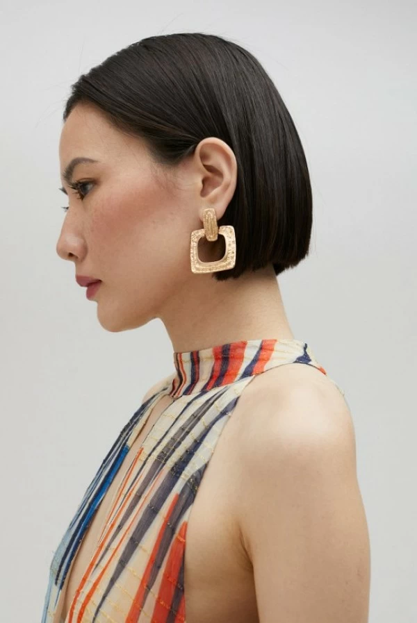 Pendientes Cuadrados con Textura Punzada Lola Casademunt