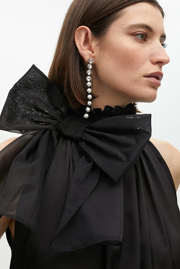Pendientes largos elegantes con cristales y perlas Lola Casademunt