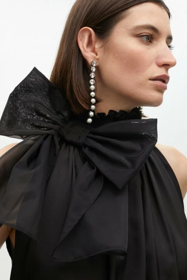 Pendientes largos elegantes con cristales y perlas Lola Casademunt