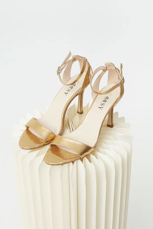 Sandalia Coosy tacon oro