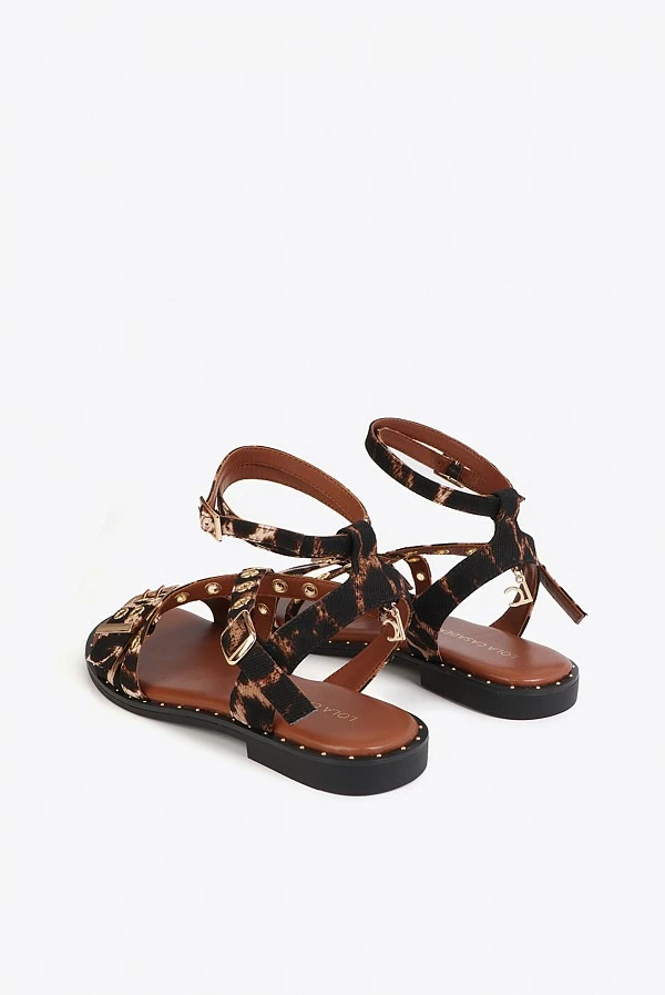 Sandalia plana animal print Lola Casademunt
