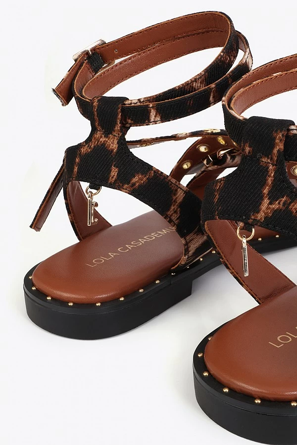 Sandalia plana animal print Lola Casademunt