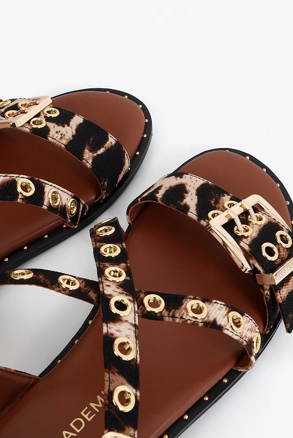 Sandalia plana animal print Lola Casademunt