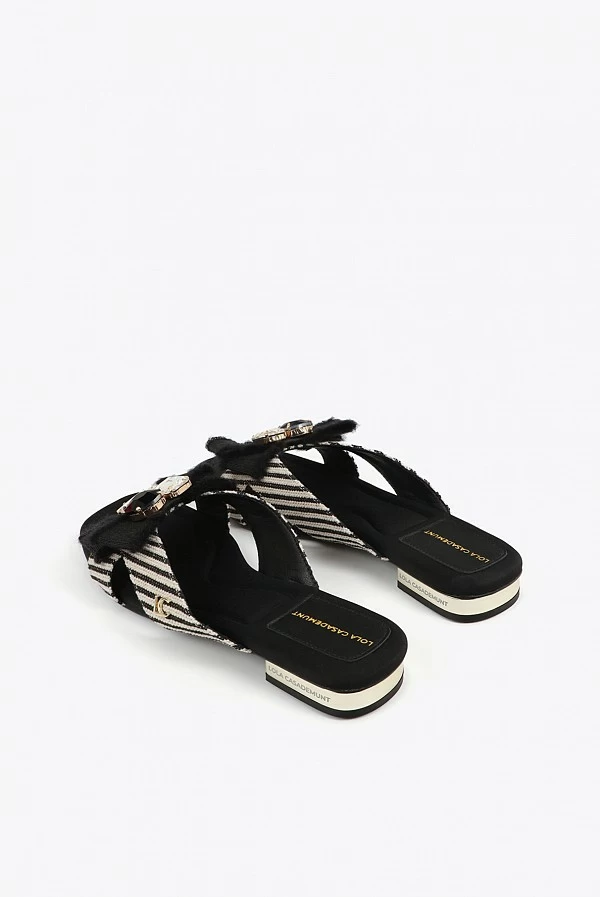 Sandalia Plana de Rayas con Lazo – Crudo y Negro