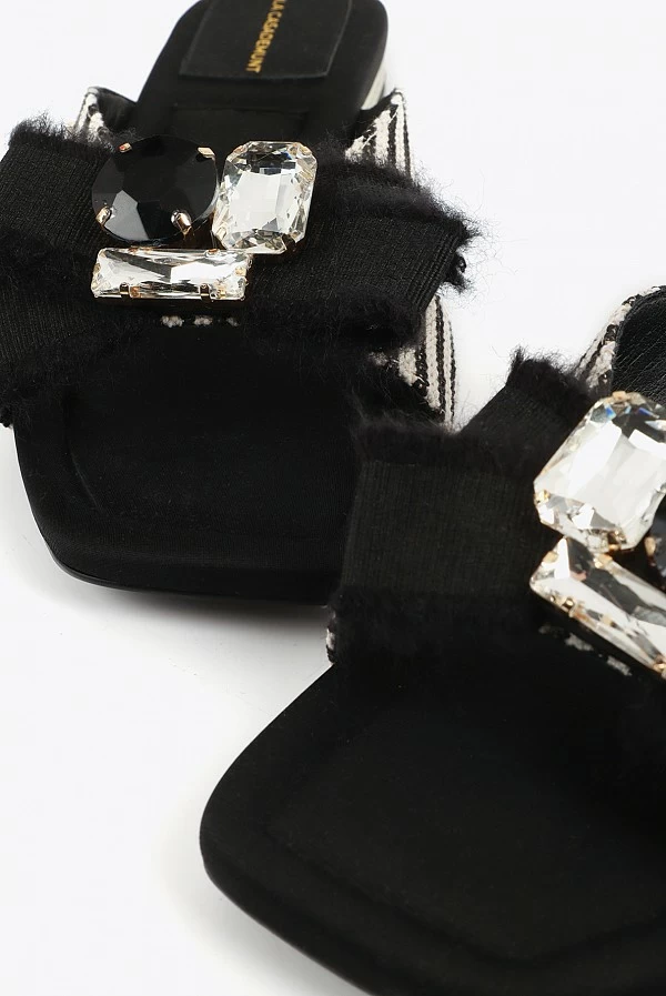 Sandalia Plana de Rayas con Lazo – Crudo y Negro