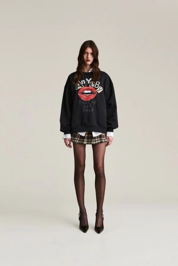 sudadera punk labios rojos