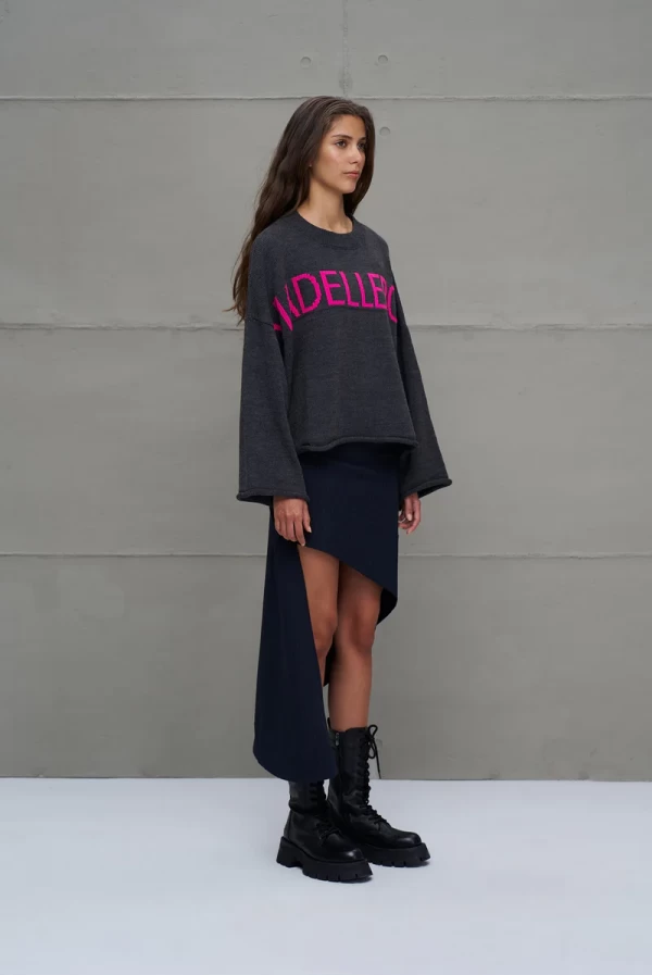 Suéter oversize antracita con letras | VDR Oficial