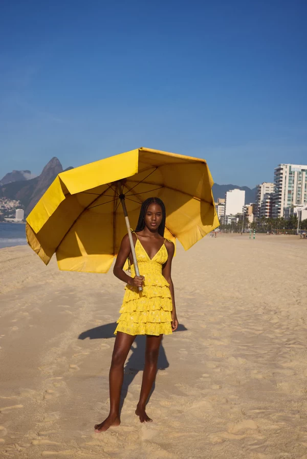 Vestido Corto Amarillo con Volantes y Lentejuelas – Sundress
