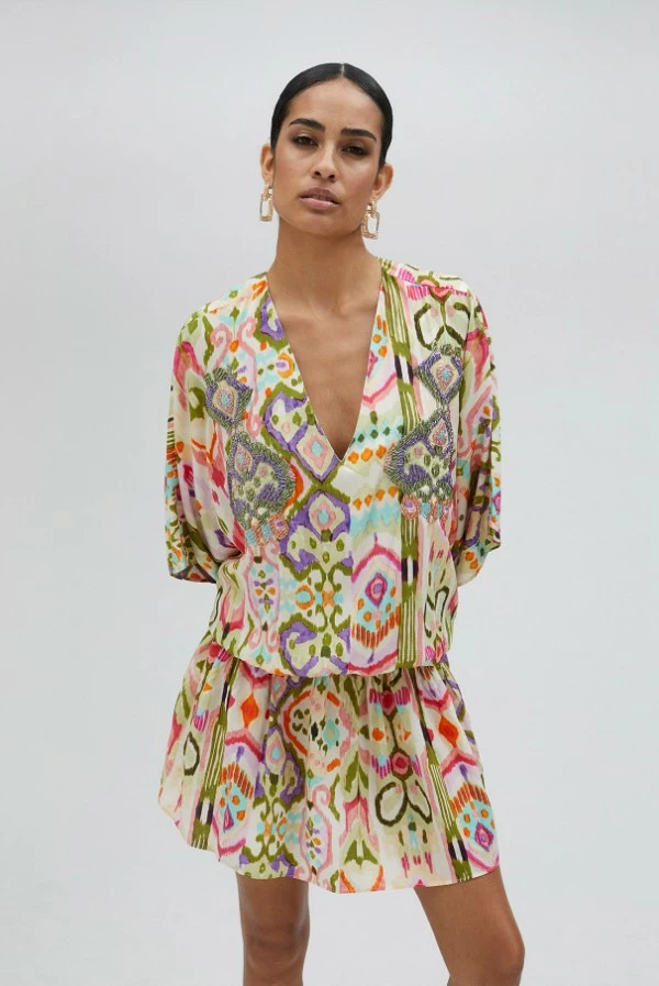 Vestido corto con estampado étnico y cintura elástica lola casademunt