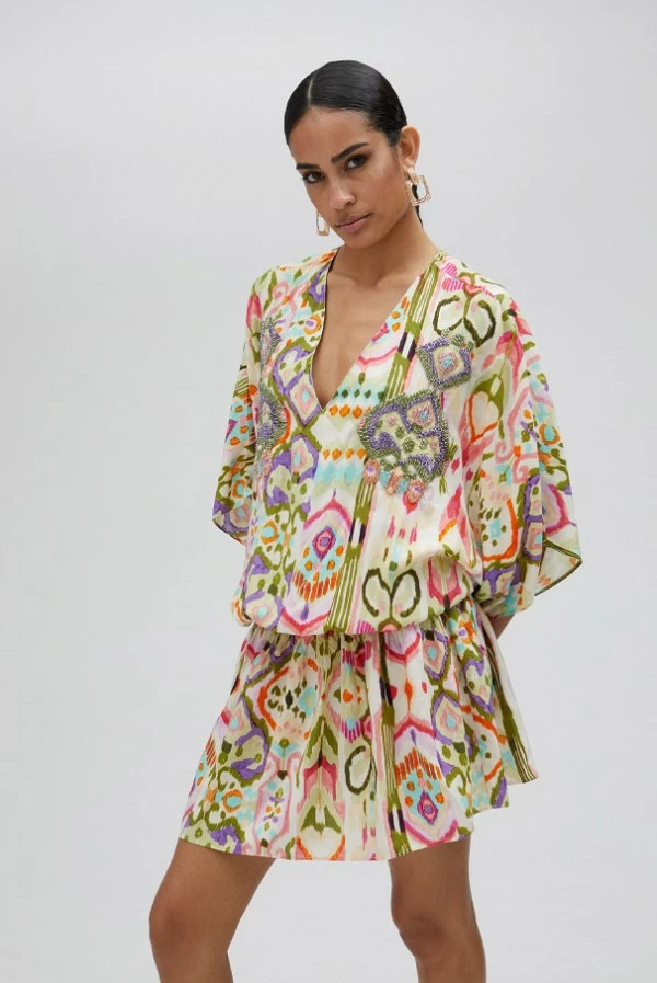 Vestido corto con estampado étnico y cintura elástica lola casademunt