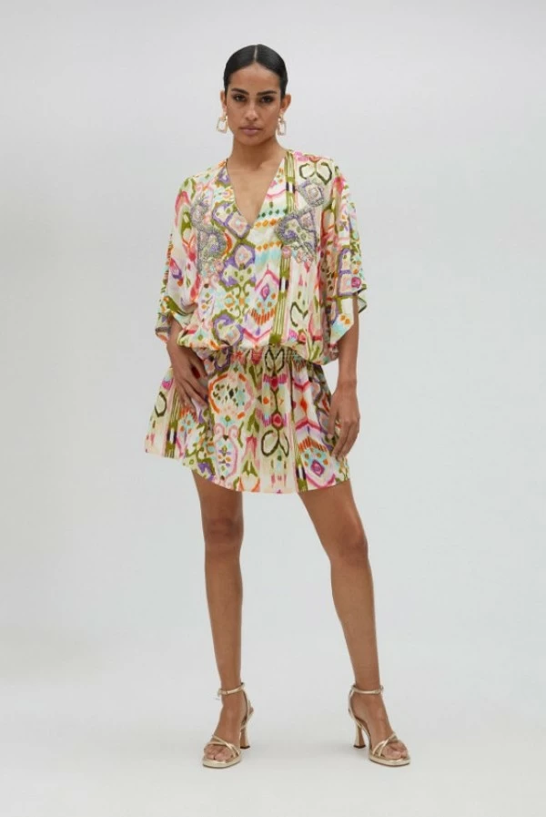 Vestido corto con estampado étnico y cintura elástica lola casademunt