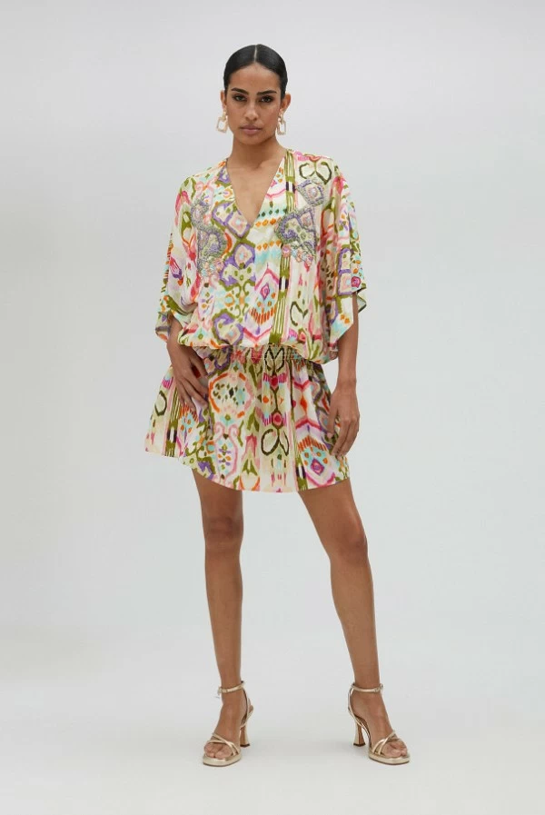 Vestido corto con estampado étnico y cintura elástica lola casademunt