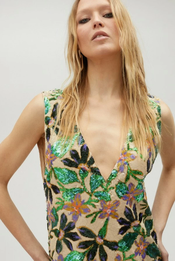 Vestido corto de lentejuelas floral con escote en pico lola casademunt