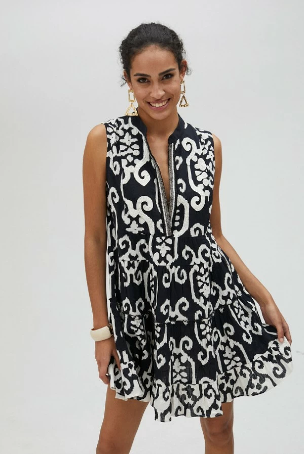 Vestido corto kurta bicolor con incrustaciones  lola casademunt