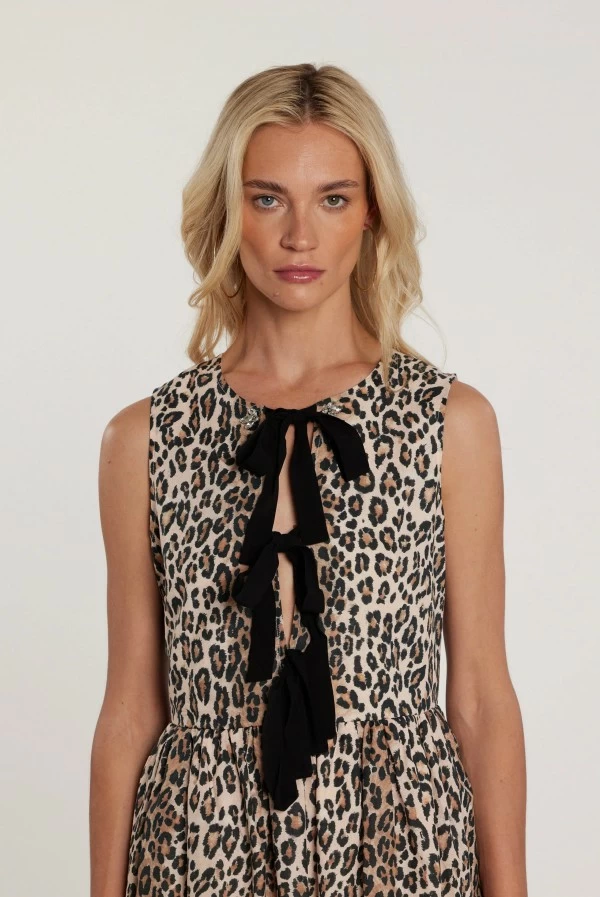 Vestido Corto SHIELDS con Abertura y Aplicaciones Animal