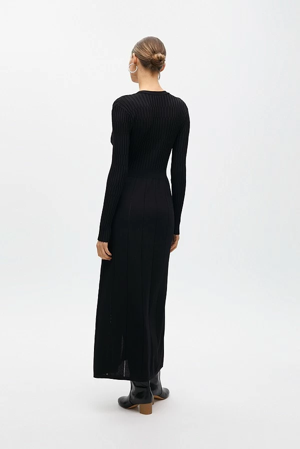 Vestido de Punto negro  con Botones Dorados y Falda Evasé lola casademunt