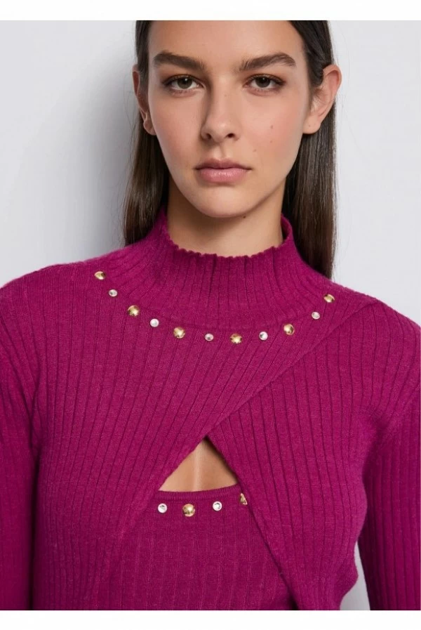 Vestido Denny Rose Burdeos de Punto con Tachuelas y Asimetría