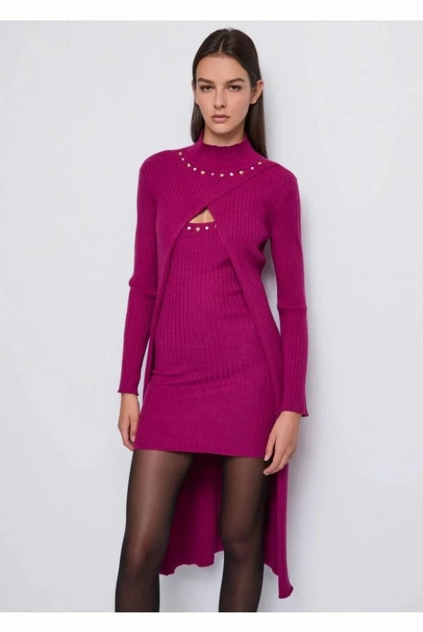 Vestido Denny Rose Burdeos de Punto con Tachuelas y Asimetría