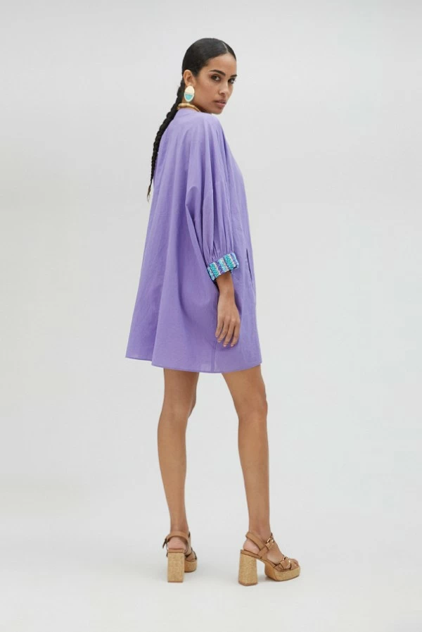 Vestido kurta violeta con perlitas en cuello y puños lola casademunt
